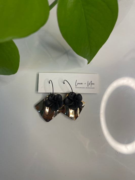 Black & Gold dangle earring