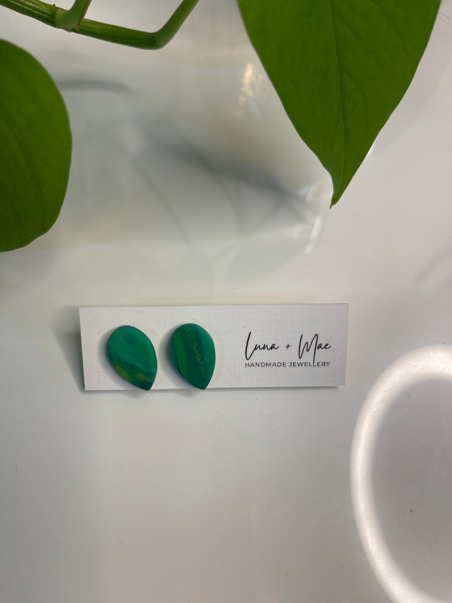 Green leaf stud earring