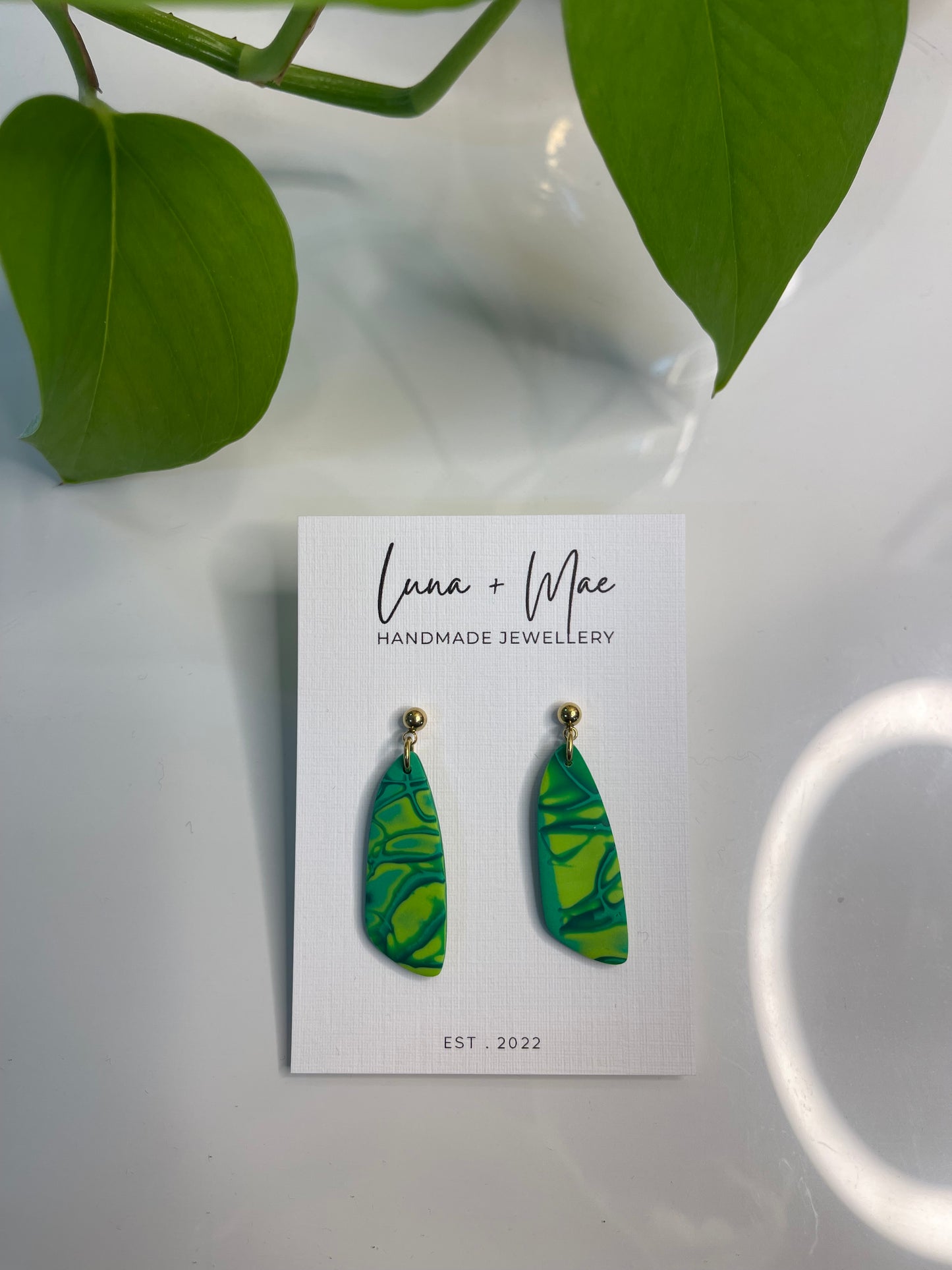 Green leaf dangle earring