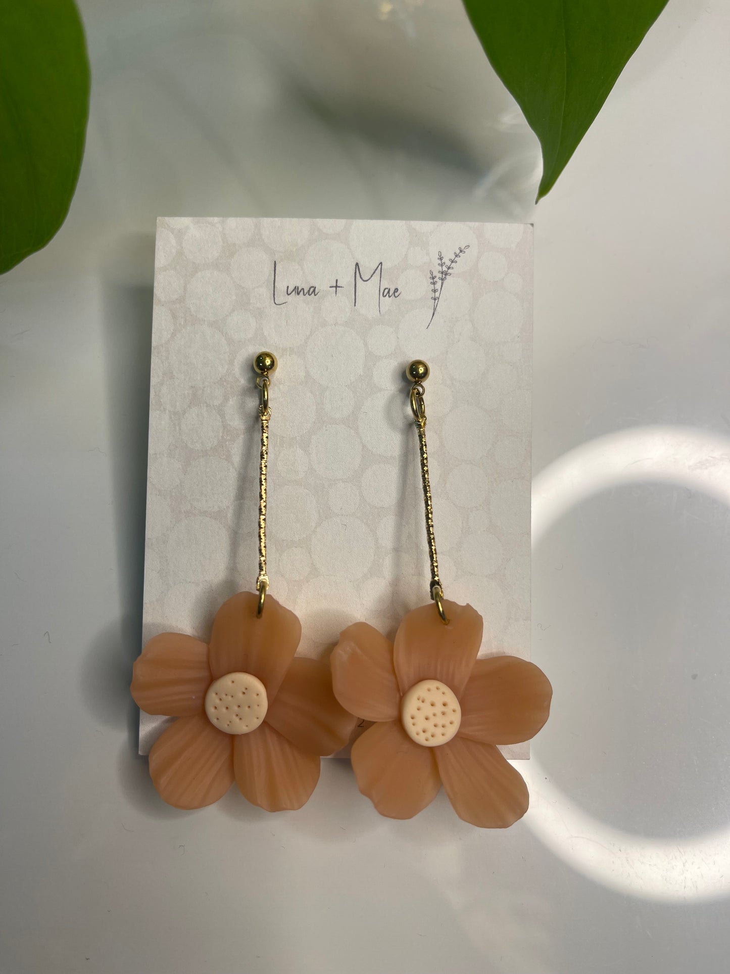 Daisy dangle earring