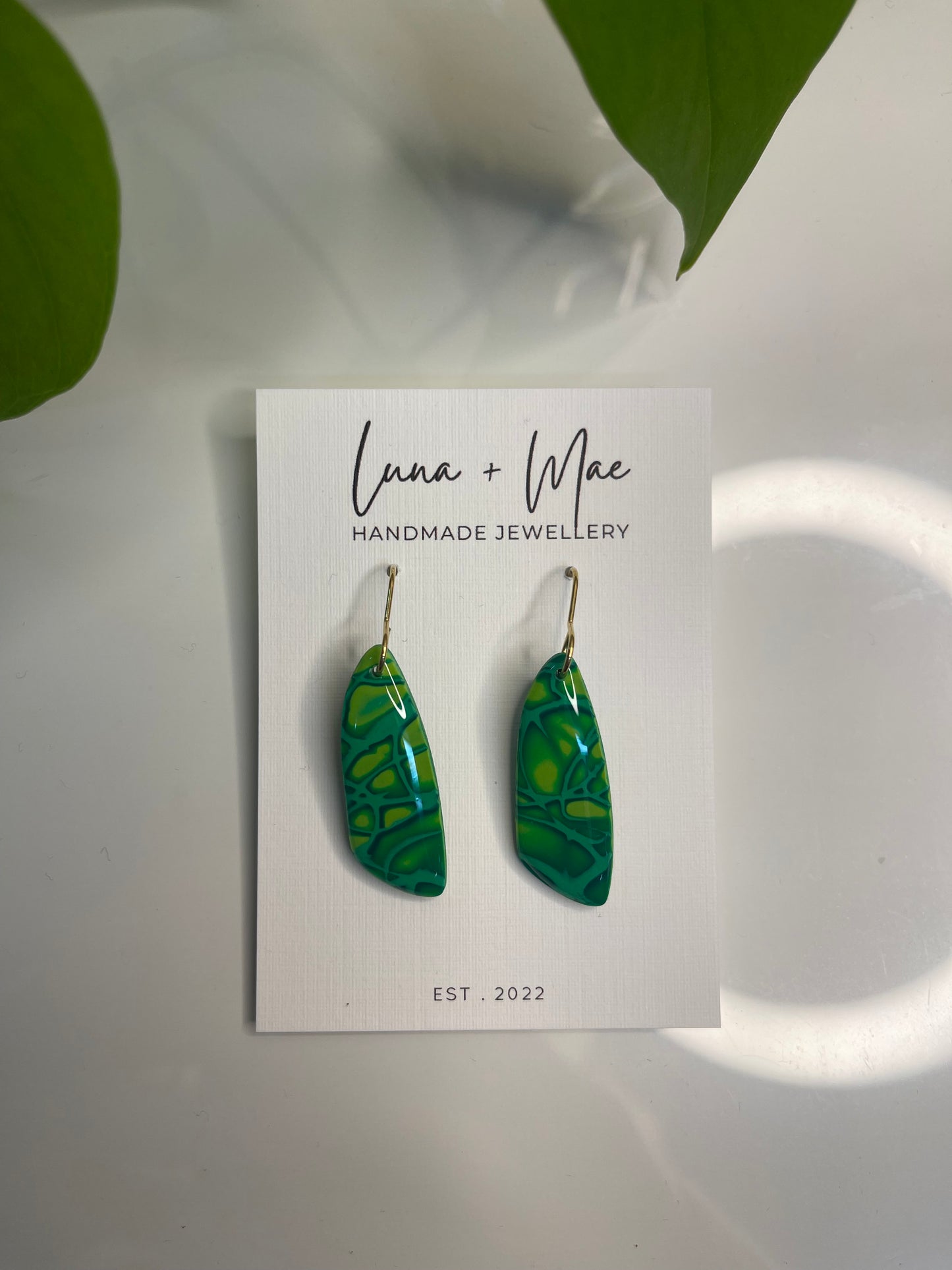 Green leaf gloss dangle earring